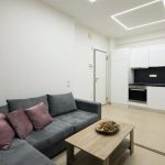 فضای نشیمن با تلویزیون و دکور مدرن | Sitting area with smart TV
